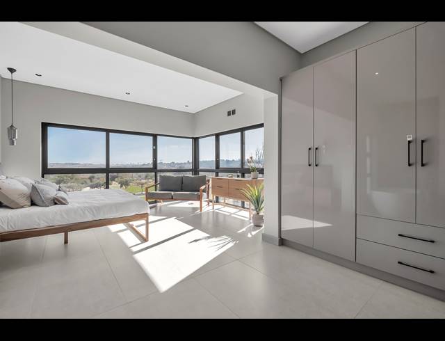 4 BEDROOM HOUSE FOR SALE IN HELDERFONTEIN ESTATE